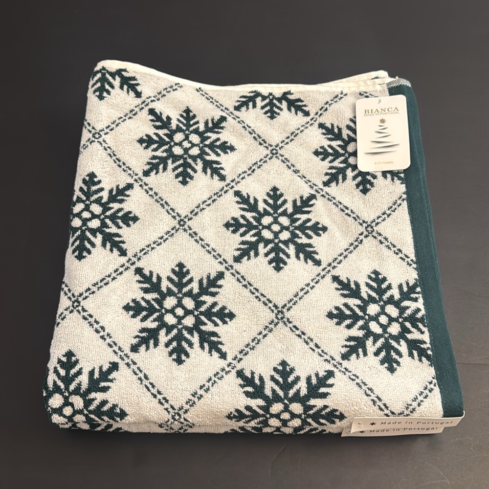 6pc BIANCA Holiday Motif Reversible Snowflakes Towel Set- Green/White - Picture 2 of 6